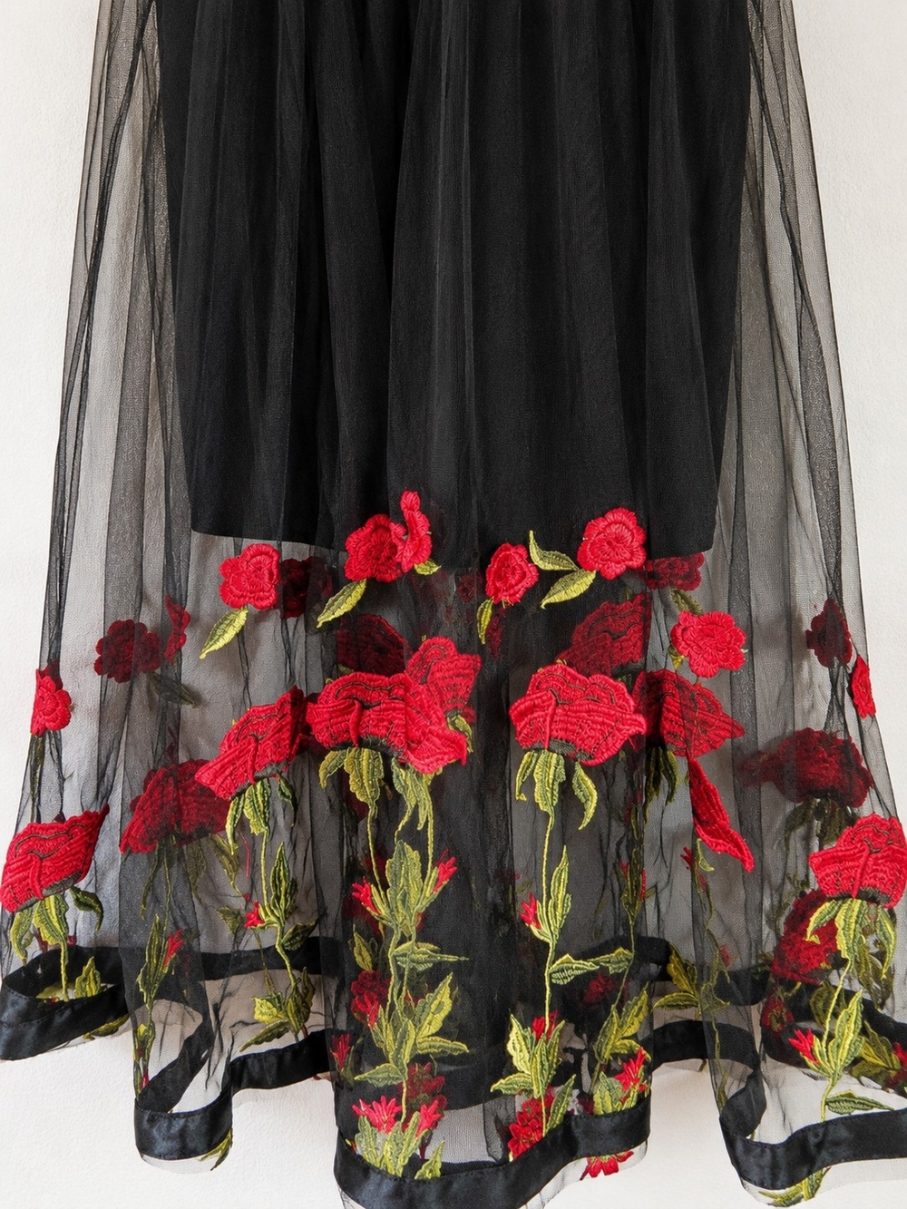 L’ATISTE Black Red Rose Embroidered Sheer Mesh Midi Dress Size L - Picture 4 of 8
